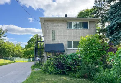 Triplex in Oshawa