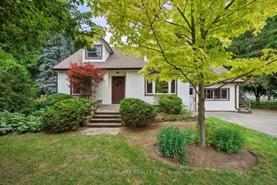 Detached in Scugog