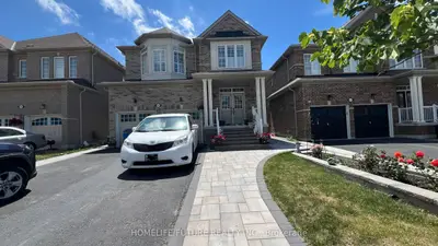 Detached in Oshawa