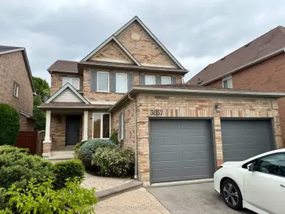 Detached in Whitby