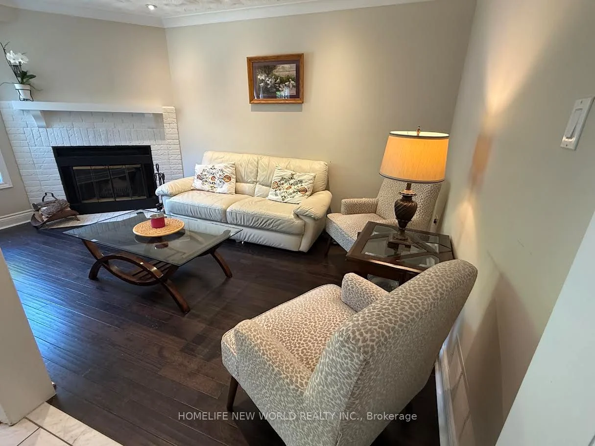 Detached in Whitby