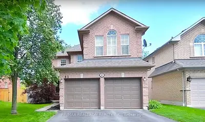 Detached in Whitby