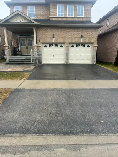 Detached in Whitby