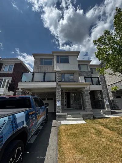 Att/Row/Townhouse in Pickering