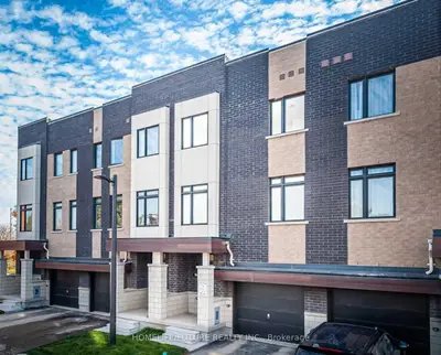Att/Row/Townhouse in Oshawa