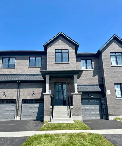 Att/Row/Townhouse in Oshawa