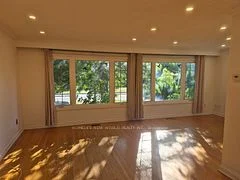 253 Waverly Street N, Oshawa, ON L1J 5V8