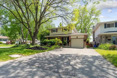 Detached in Oshawa