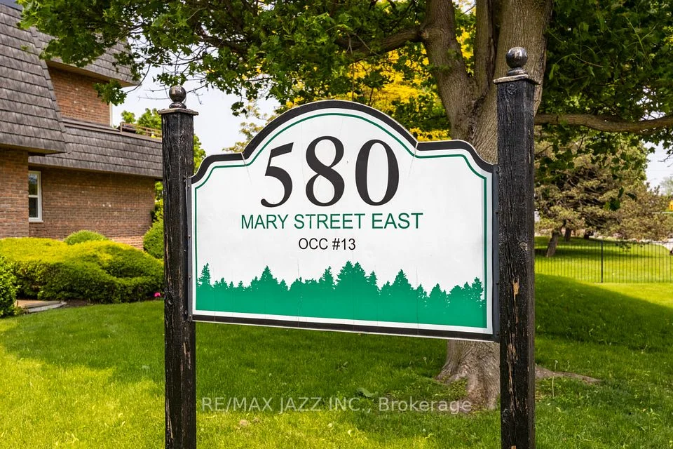 580 Mary Street E 206, Whitby, ON L1N 2R3