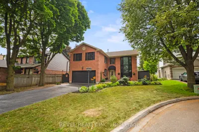 Detached in Whitby