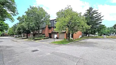 Condo Townhouse in Pickering