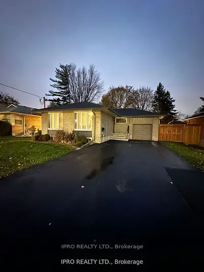 Detached in Oshawa