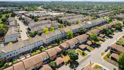 Condo Townhouse in Ajax
