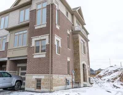 Att/Row/Townhouse in Clarington