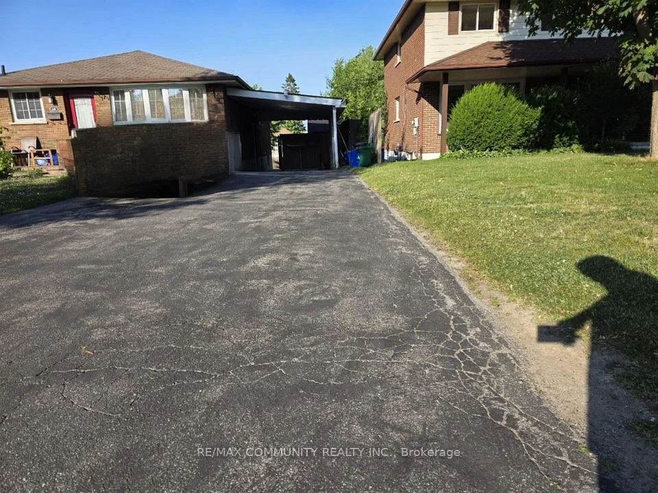 345 Fairlawn Street Bsmt, Oshawa, ON L1J 4R2