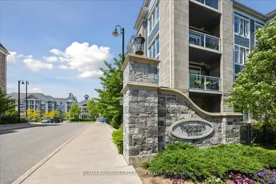 Condo Apartment in Whitby