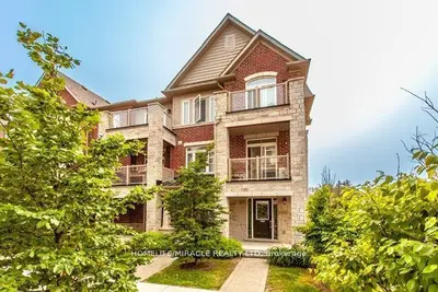 Condo Townhouse in Pickering