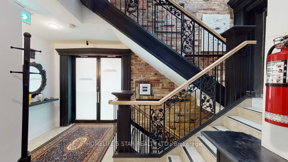 1152 Gerrard Street Unit 208, Toronto E01, ON M4L 1Y2