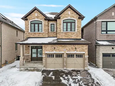 Detached in Whitby