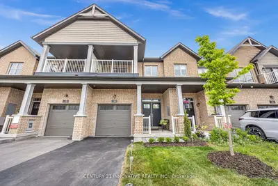 Att/Row/Townhouse in Whitby