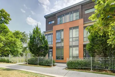 Condo Townhouse in Toronto