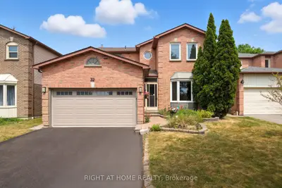 Detached in Whitby