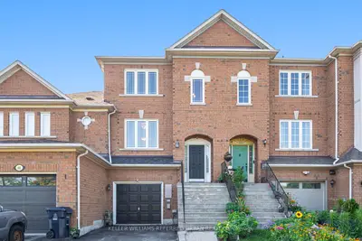 Att/Row/Townhouse in Toronto