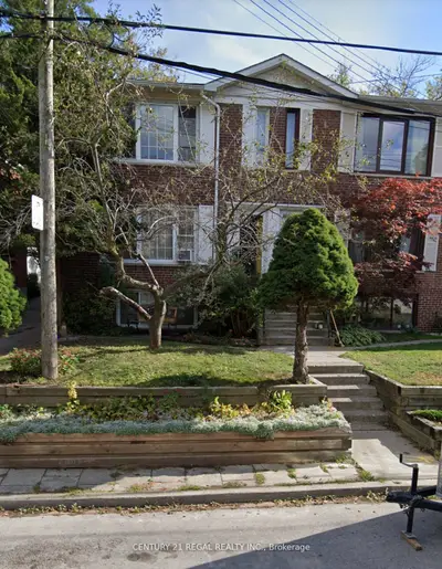 Triplex in Toronto