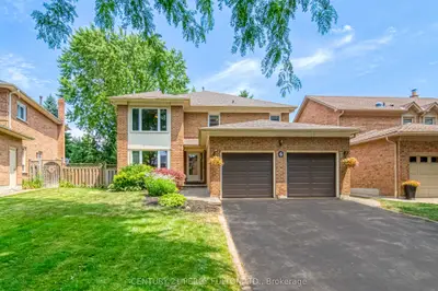 Detached in Whitby