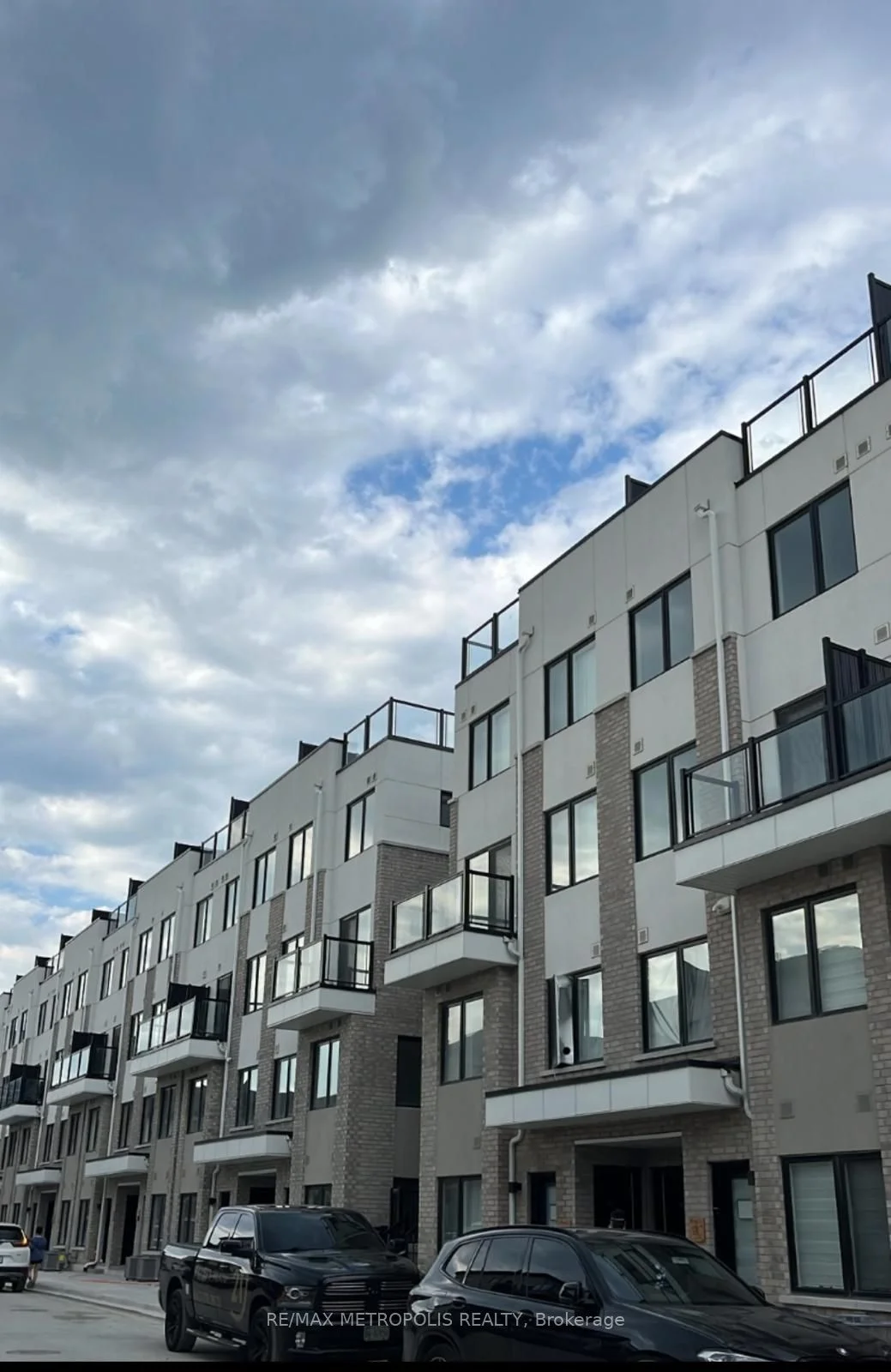 1695 Dersan Street 225, Pickering, ON L1X 0S9