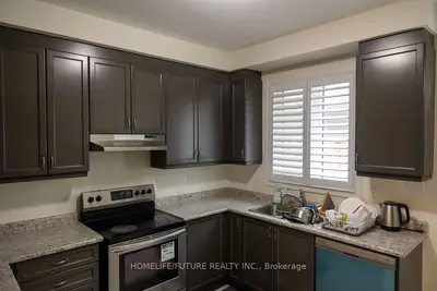 Att/Row/Townhouse in Toronto