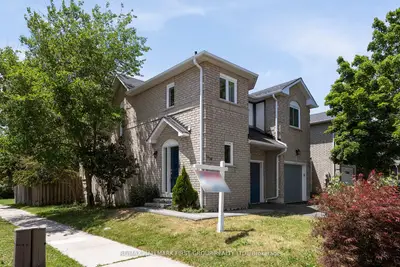 Att/Row/Townhouse in Pickering