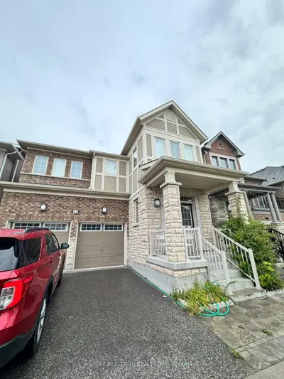 Detached in Whitby