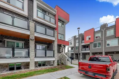 Condo Townhouse in Pickering