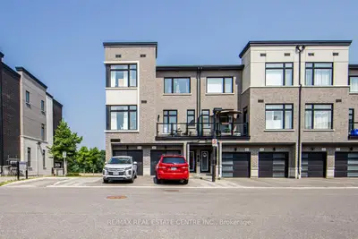 Condo Townhouse in Pickering