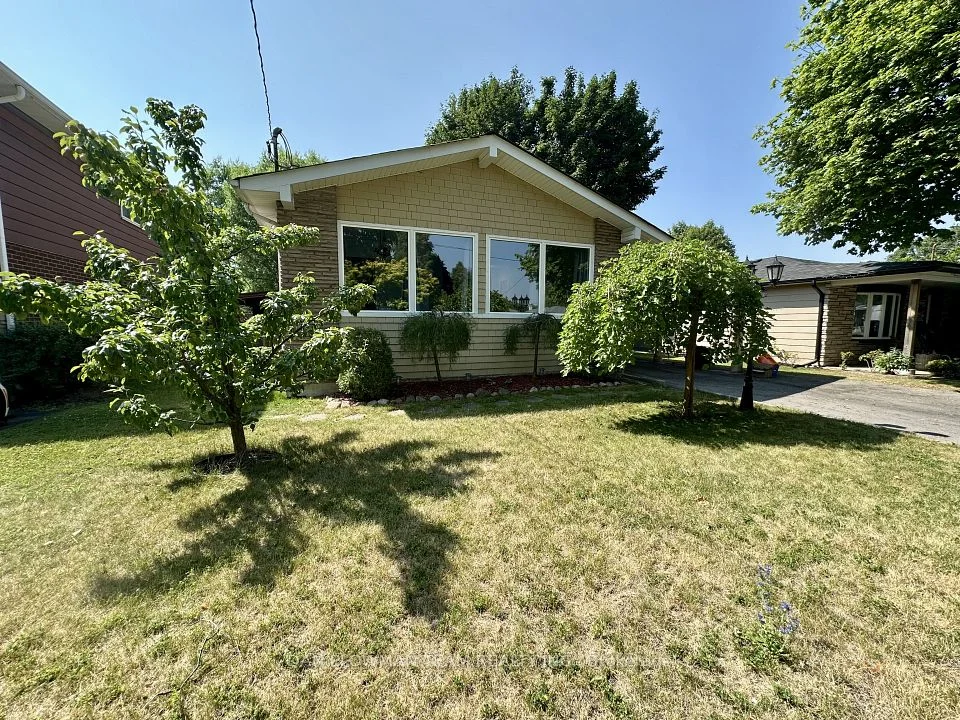 775 Ascot Avenue Main / Upper, Oshawa, ON L1G 1X3