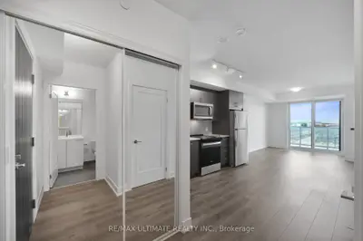 Condo Apartment in Oshawa