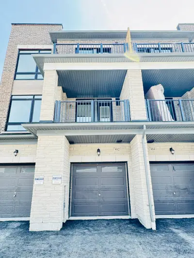 Att/Row/Townhouse in Ajax