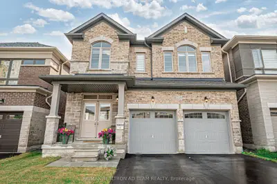Detached in Oshawa