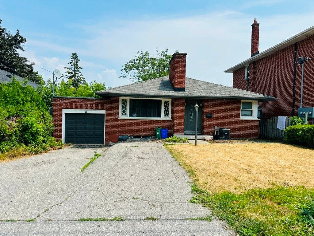 387 Mary Street N, Oshawa, ON L1G 5C9