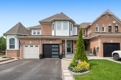 Att/Row/Townhouse in Whitby