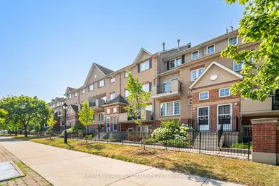 Condo Townhouse in Pickering