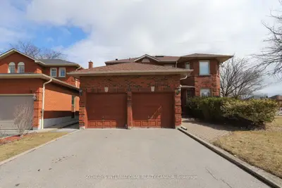 Detached in Whitby