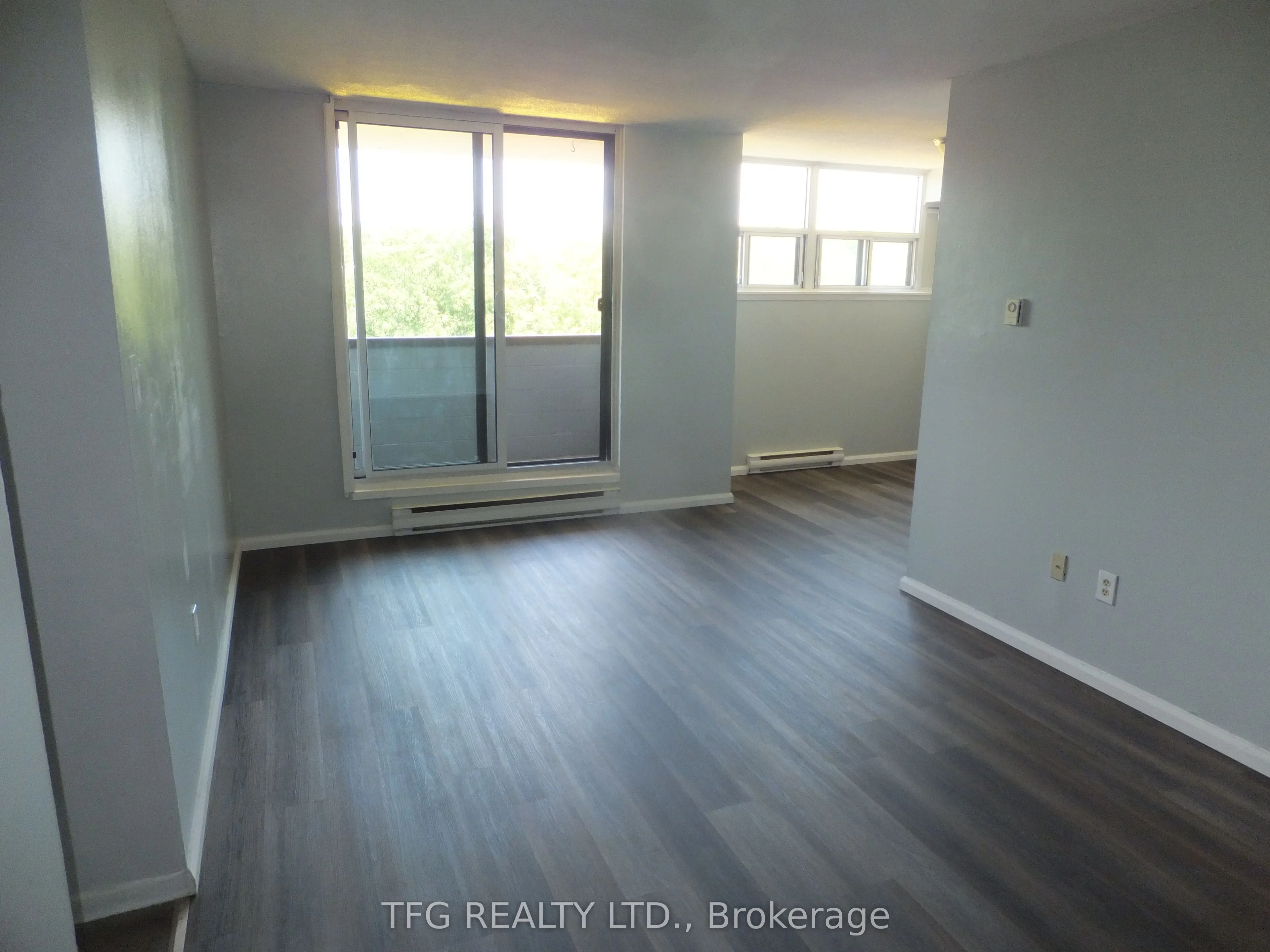 1371 Simcoe Street N 401, Oshawa, ON L1G 4X5