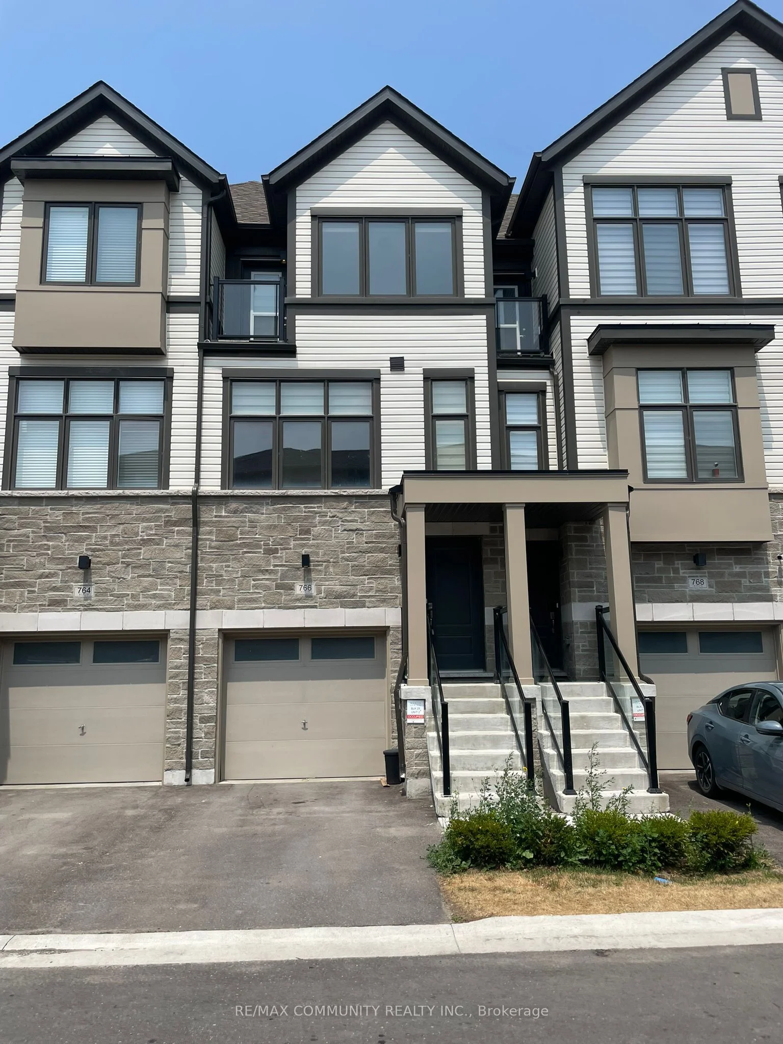 Att/Row/Townhouse in Oshawa