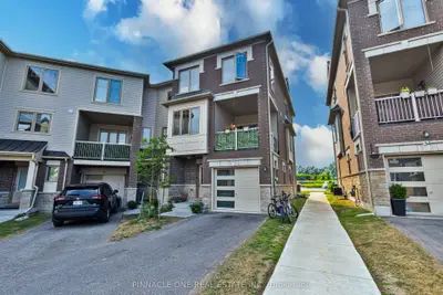 Att/Row/Townhouse in Clarington
