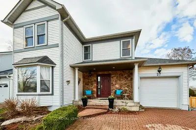 Detached in Scugog