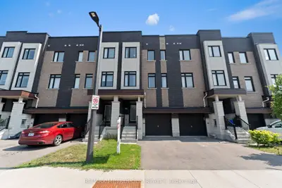 Att/Row/Townhouse in Oshawa