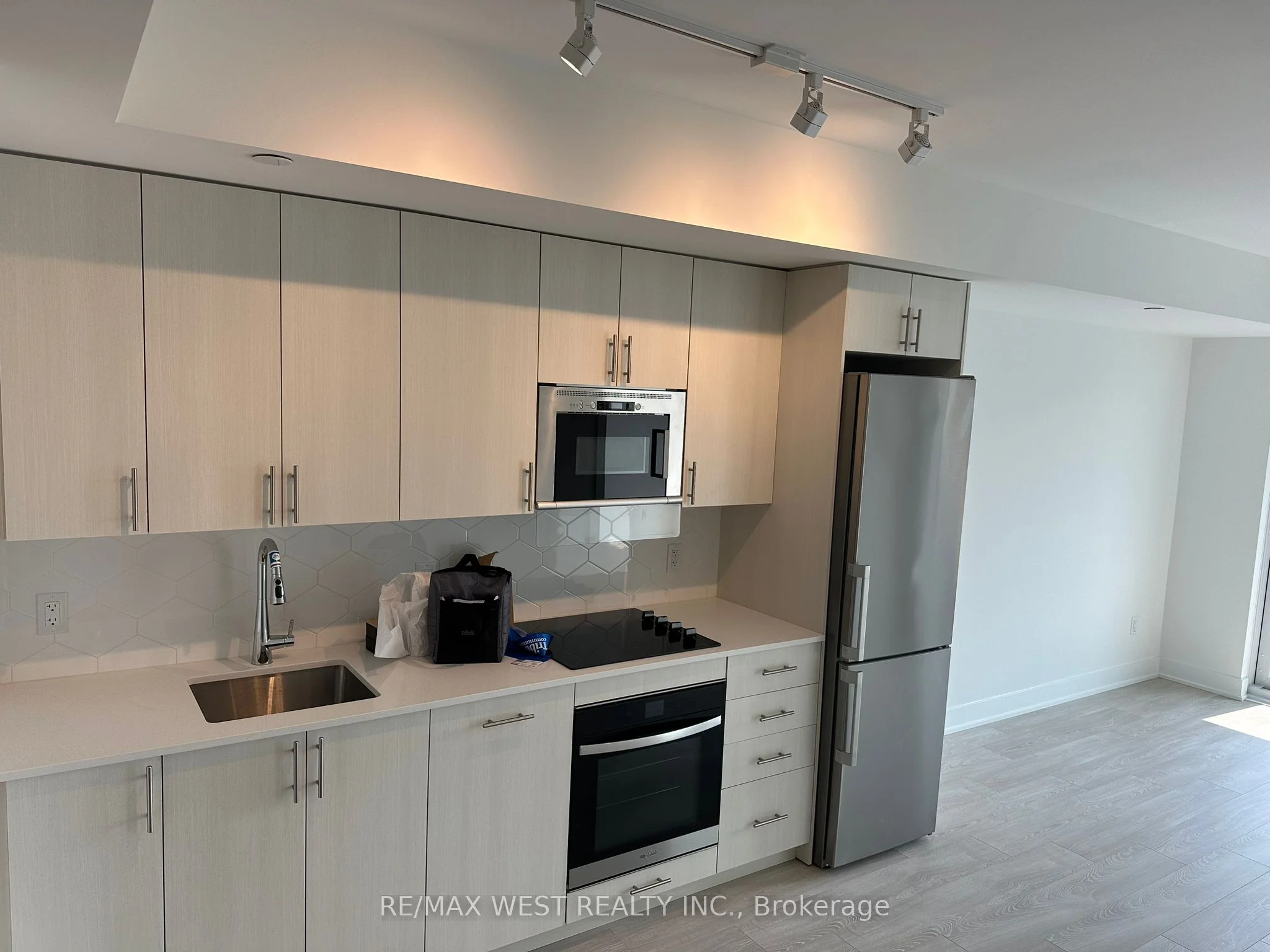 2545 Simcoe Street N 2411, Oshawa, ON L1H 4G1