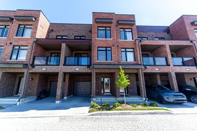 Condo Townhouse in Pickering